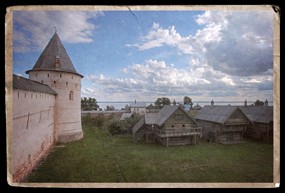 photo "under the walls of the monastery" tags: architecture, city, landscape, 