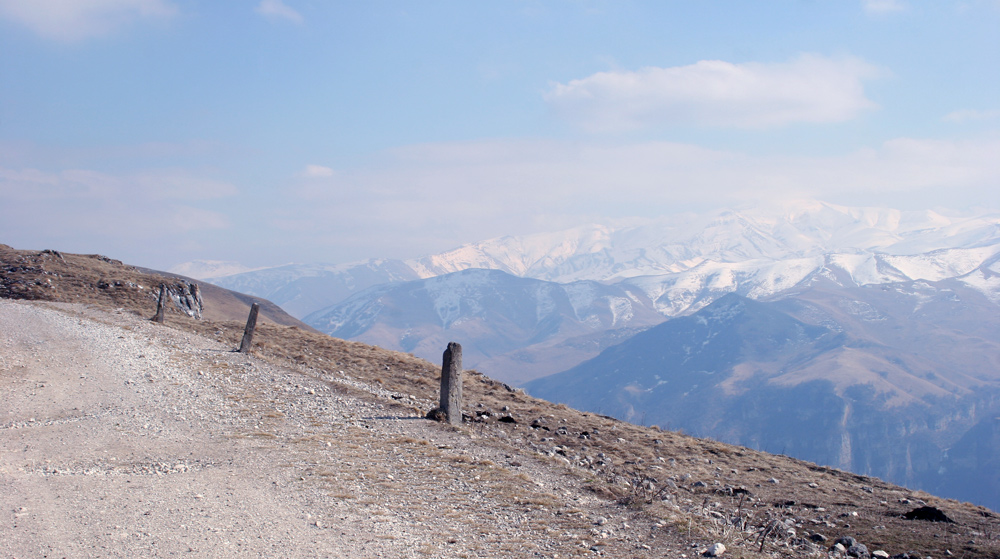 photo "Forgotten road" tags: landscape, mountains