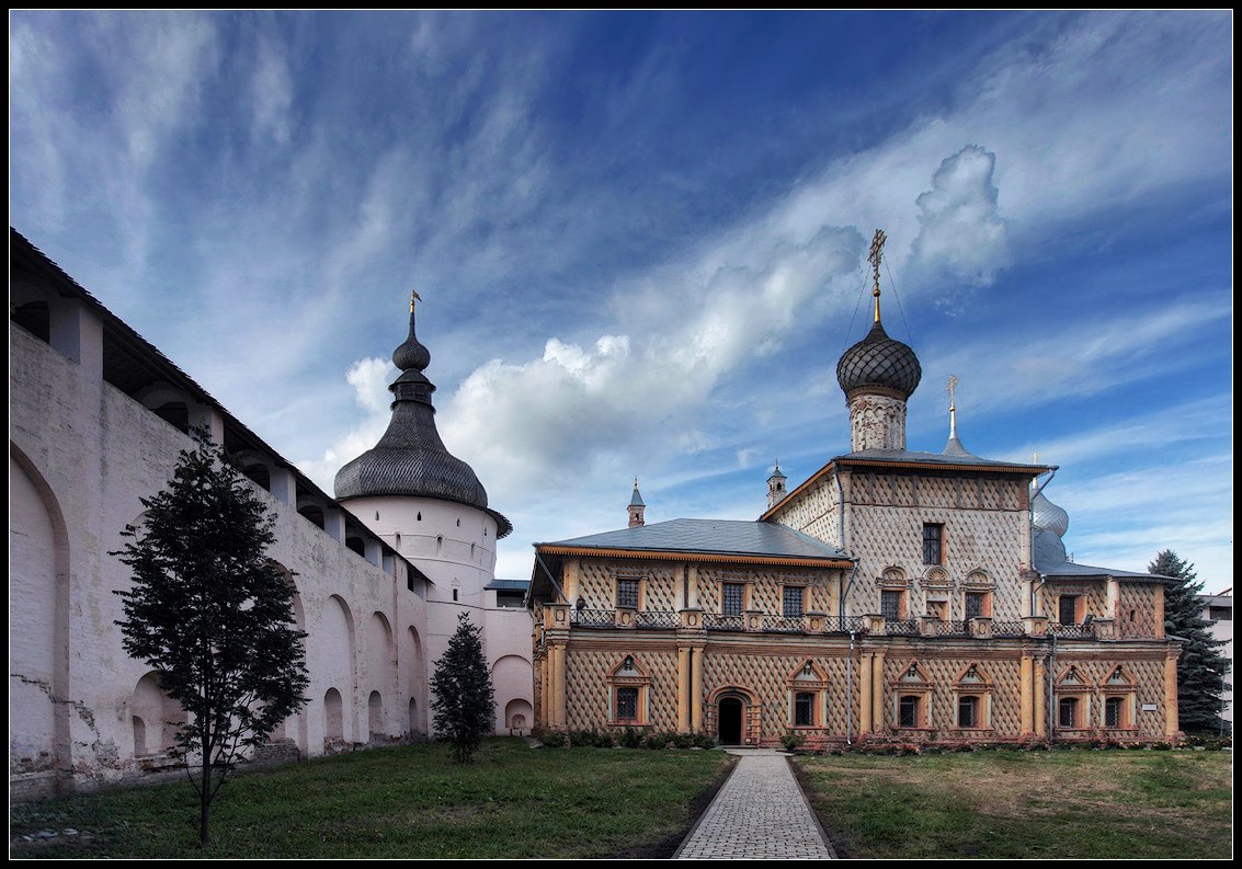 photo "in the monastery" tags: architecture, landscape, summer