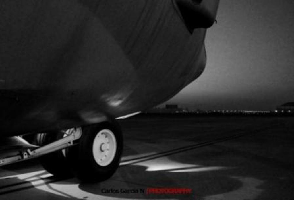 photo "Nosewheel" tags: travel, South America