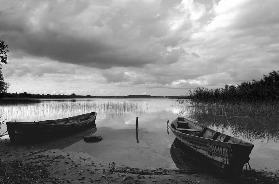 photo "Boats" tags: landscape, black&white, summer