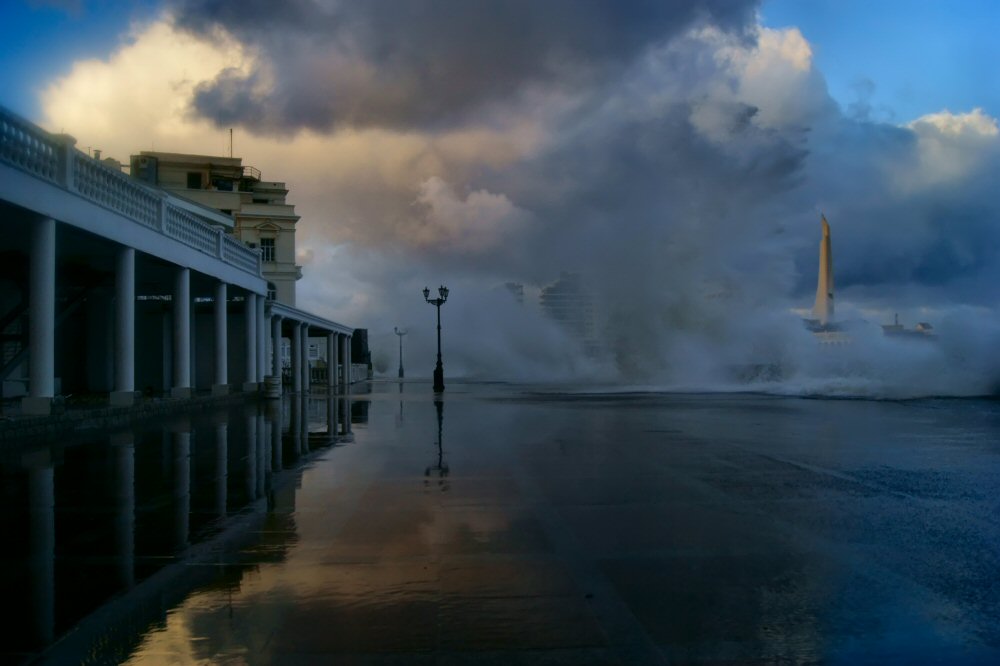 photo "Confluence of sea and sky" tags: landscape, clouds, water