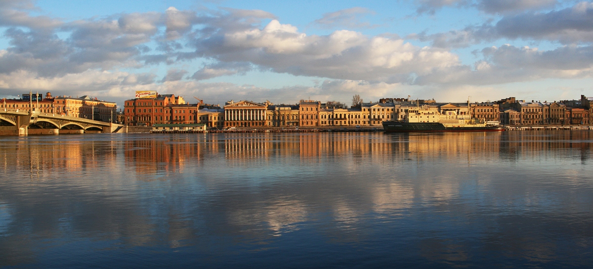 photo "Clouds in the river" tags: city, architecture, landscape, 