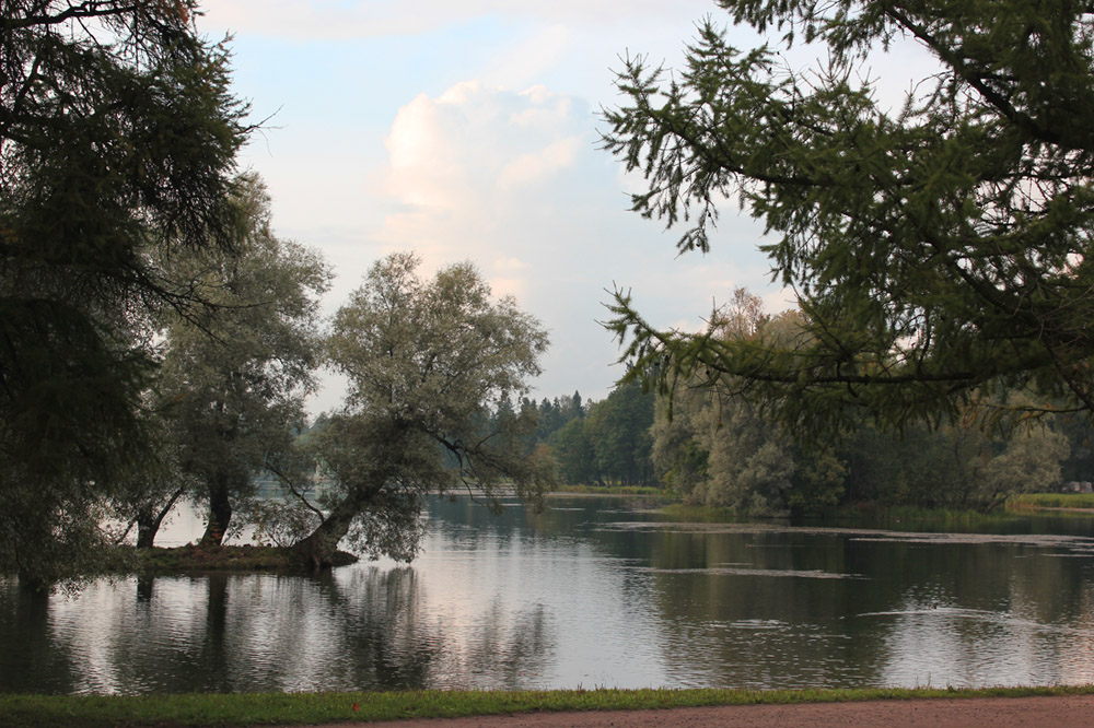 photo "Gatchina. White Lake. Park Palace. Suburb of St. Petersburg." tags: landscape, autumn