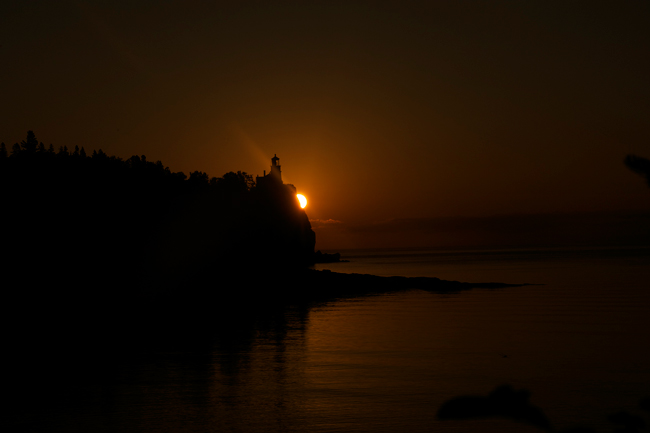 photo "Sunrise at Split Rock" tags: landscape, sunset, water