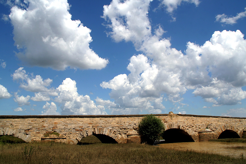 фото "Old Bridge" метки: пейзаж, архитектура, spring, мост, небо, облака, река