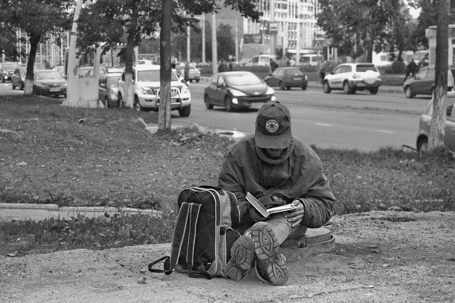 фото "Не взирая на..." метки: город, черно-белые, 