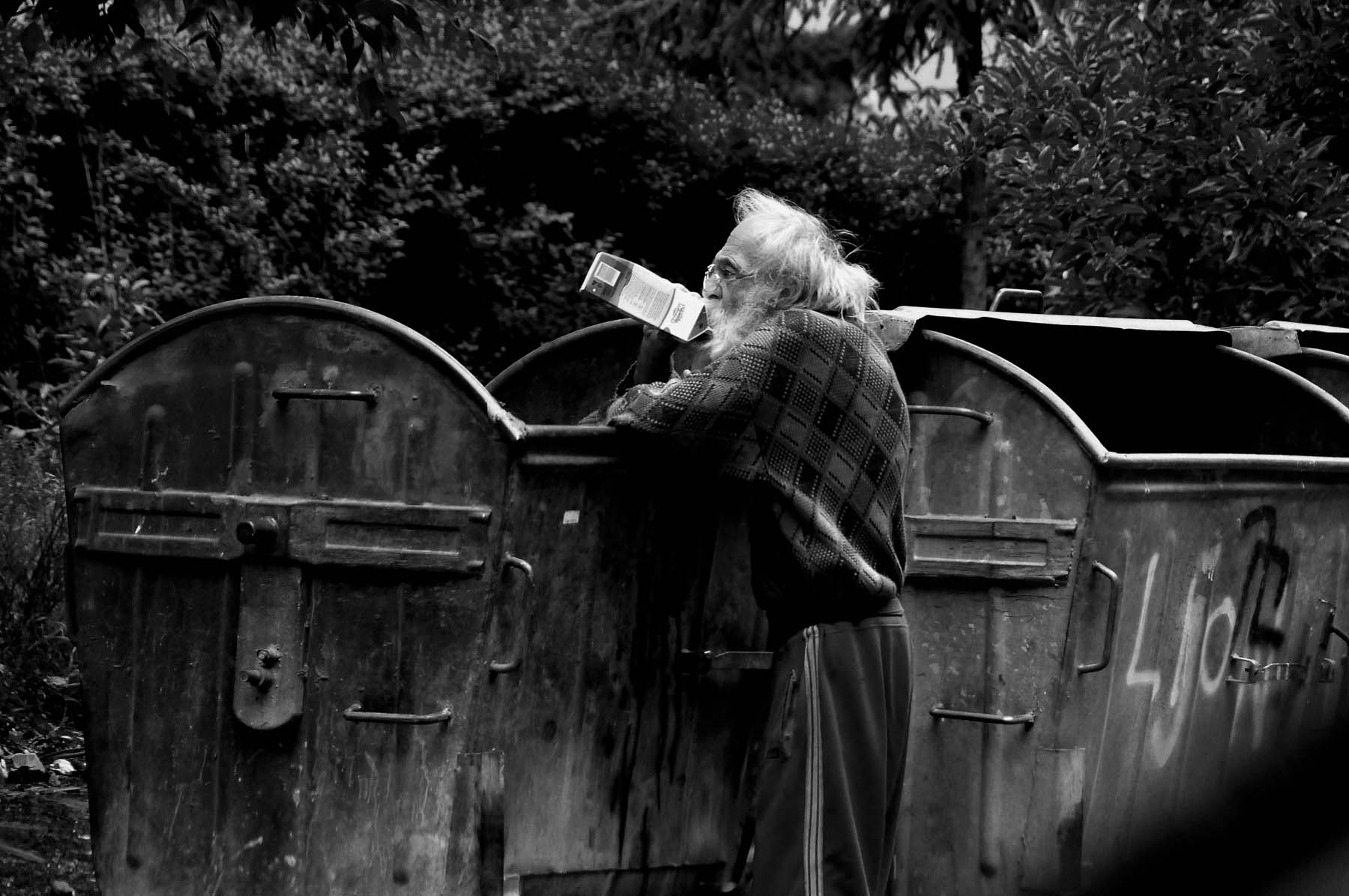 photo "Homeless" tags: reporting, black&white, 