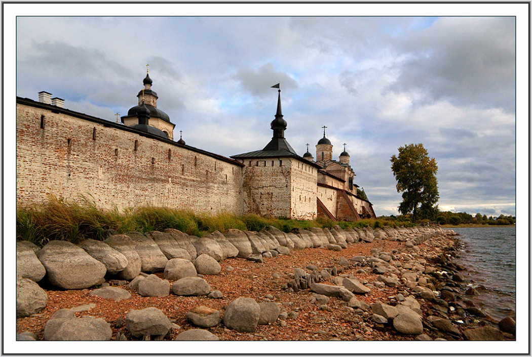 photo "Monastery - fortress" tags: architecture, landscape, clouds