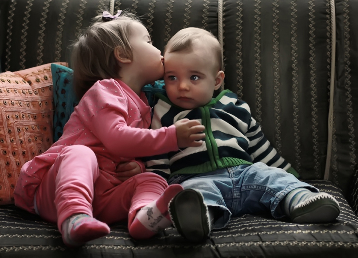 photo "first kiss" tags: portrait, children