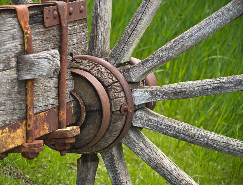 photo "Дереянное колесо старой деревянной телеги." tags: fragment, old-time, 