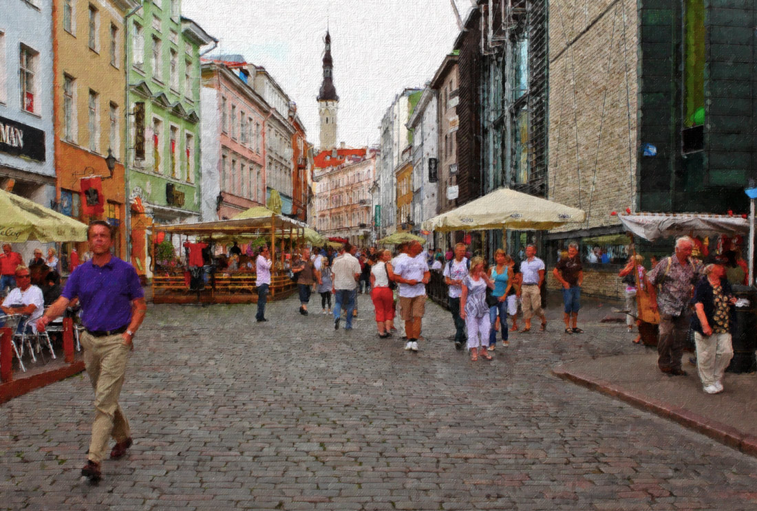 photo "Tourists in old Tallinn." tags: travel, Europe