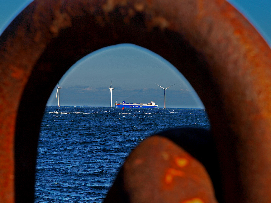 photo "With a view to a ship II" tags: landscape, macro and close-up, water