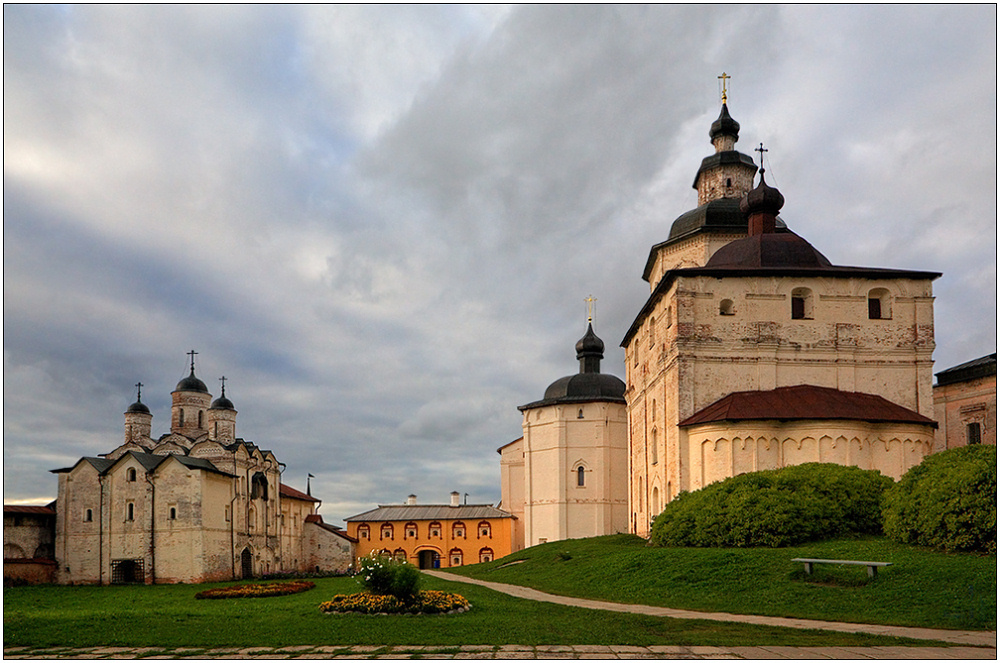 photo "White-lake temples" tags: architecture, travel, landscape, Europe