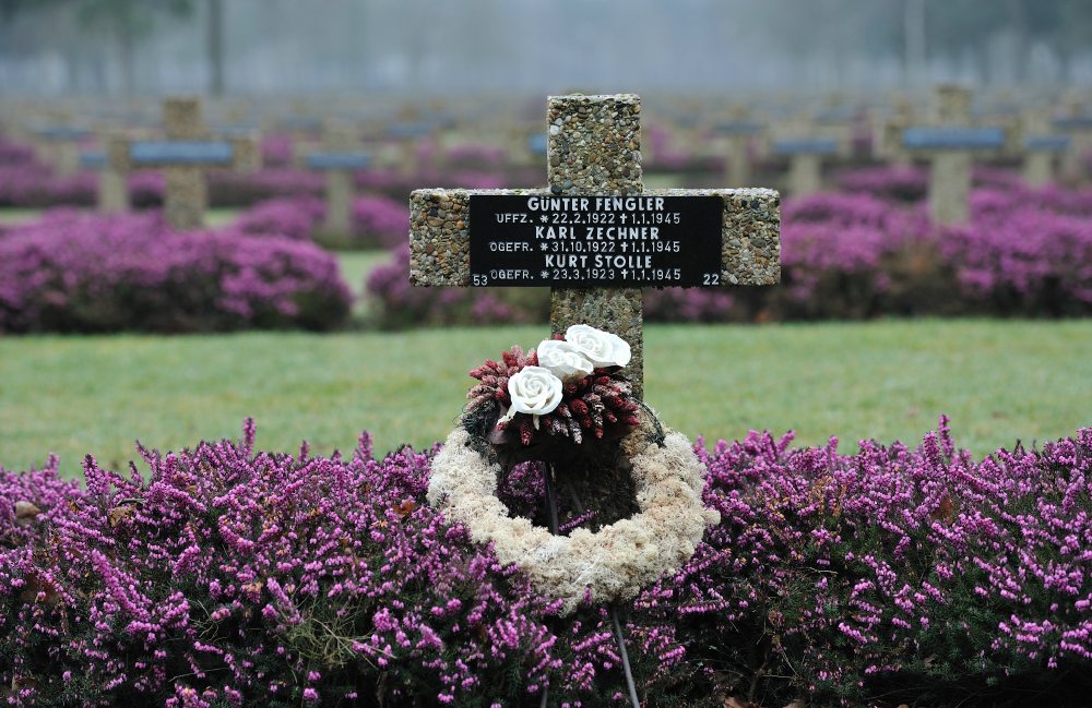 photo "German cimetery WW II" tags: travel, Europe