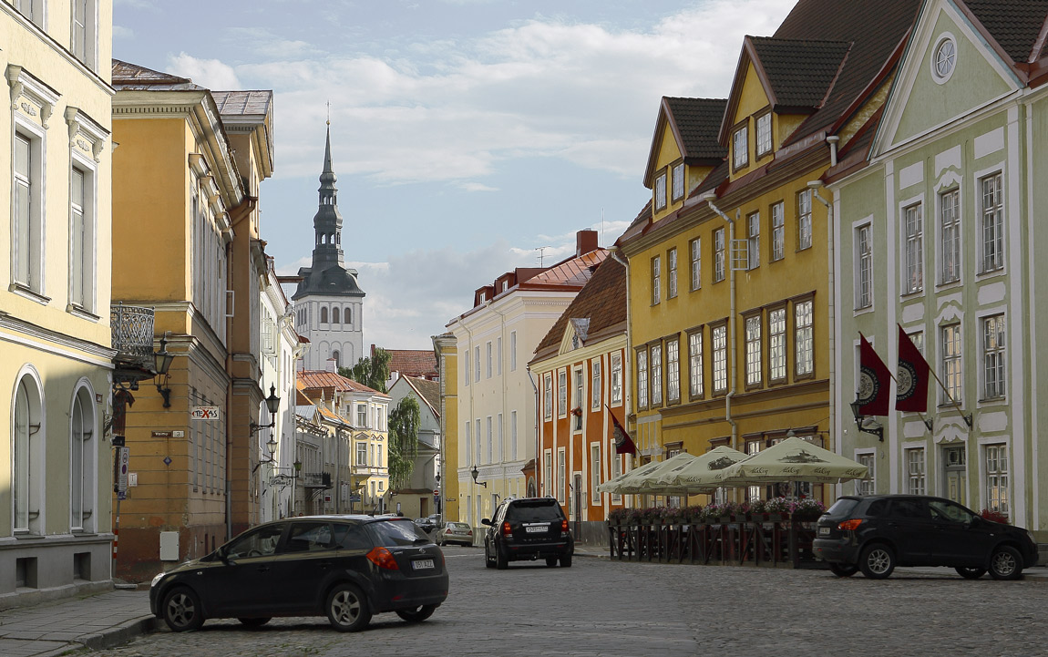 photo "Small streets of old Tallinn" tags: city, travel, Europe