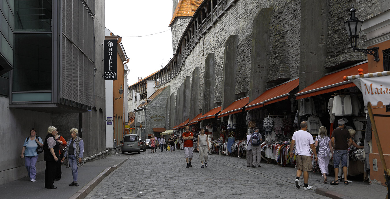 photo "Walks across Tallinn" tags: travel, city, Europe