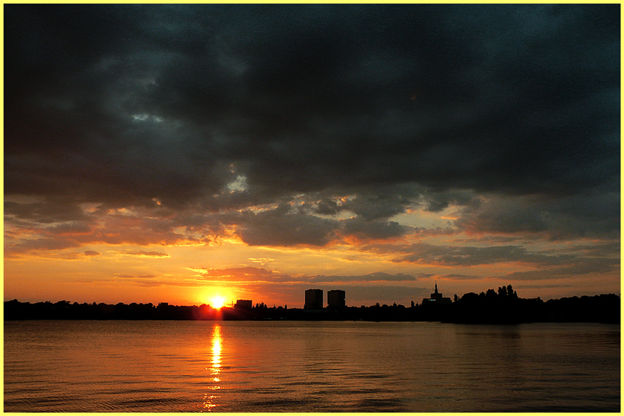 photo "Dark clouds" tags: landscape, clouds, light, sun, sunset