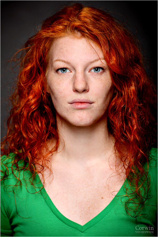 photo "redgreen" tags: portrait, woman