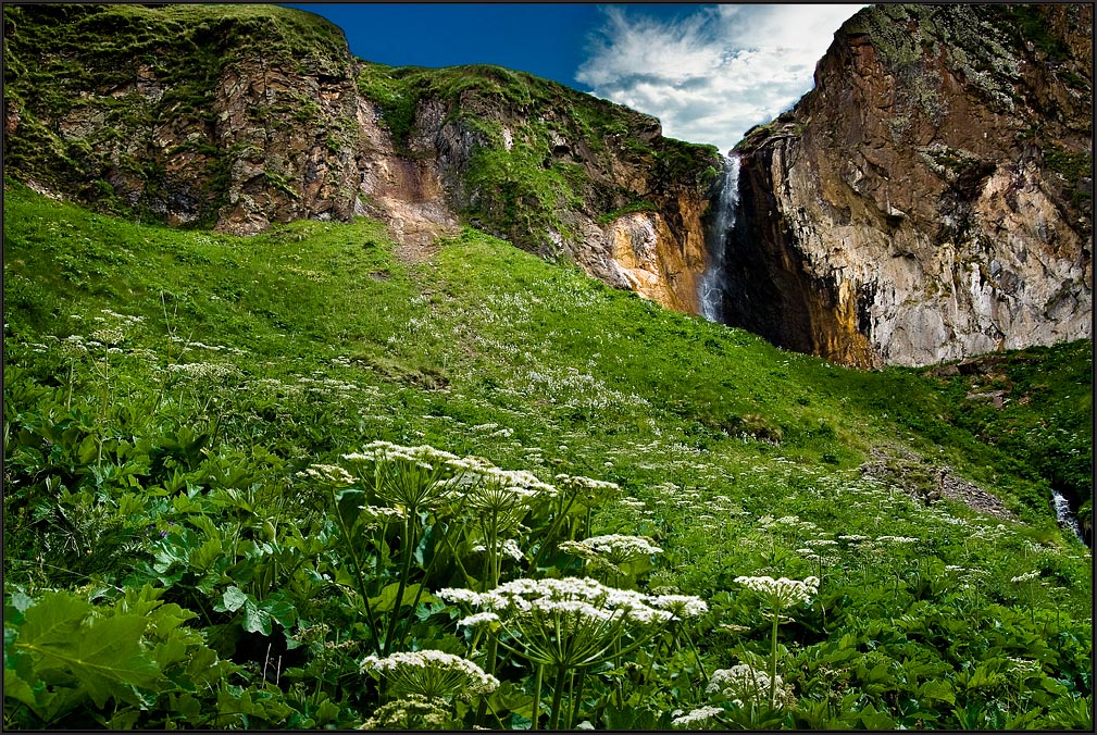 photo "Waterfalls flowing down from heaven ..." tags: landscape, mountains