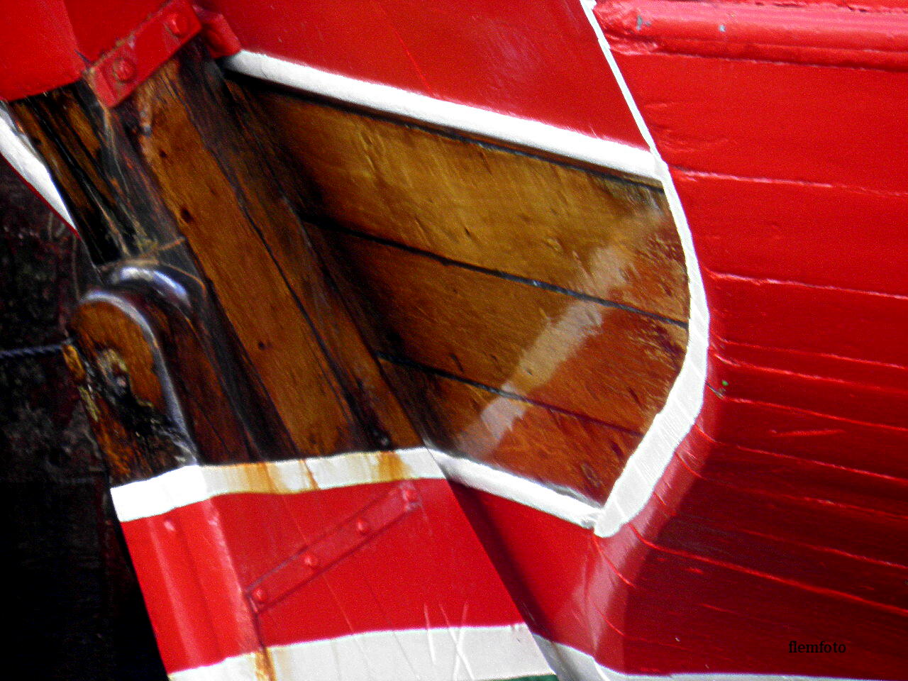 photo "Red boat." tags: reporting, 