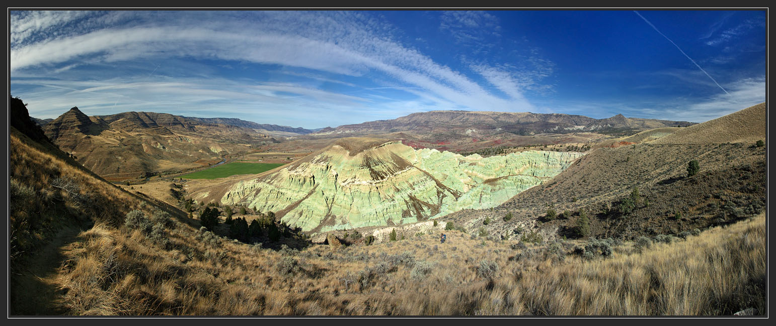 photo "Panorame with a tourist walking down the trail" tags: landscape, travel, clouds