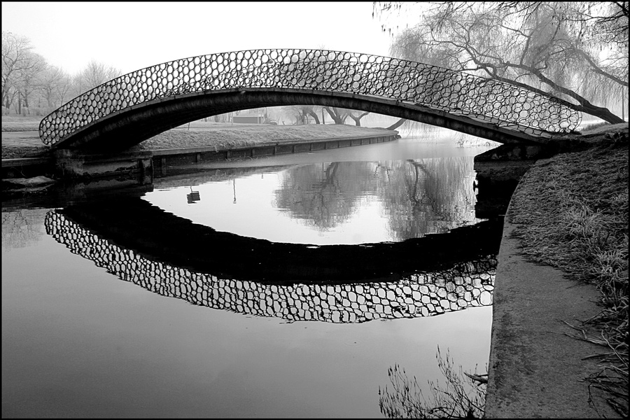 photo "Grace and mystery" tags: architecture, landscape, bridge, lake, park, winter