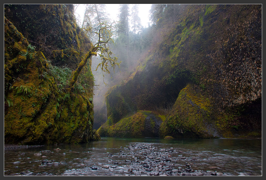 photo "Trying to look behind the rock..." tags: landscape, water, winter