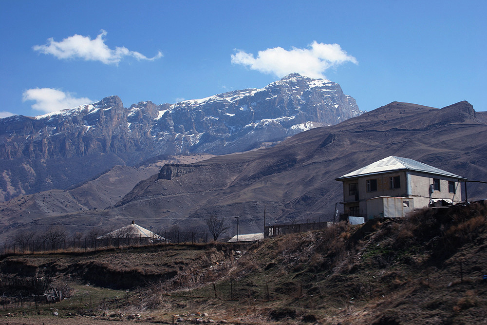 photo "Outskirts of village Kendelen" tags: landscape, mountains, spring