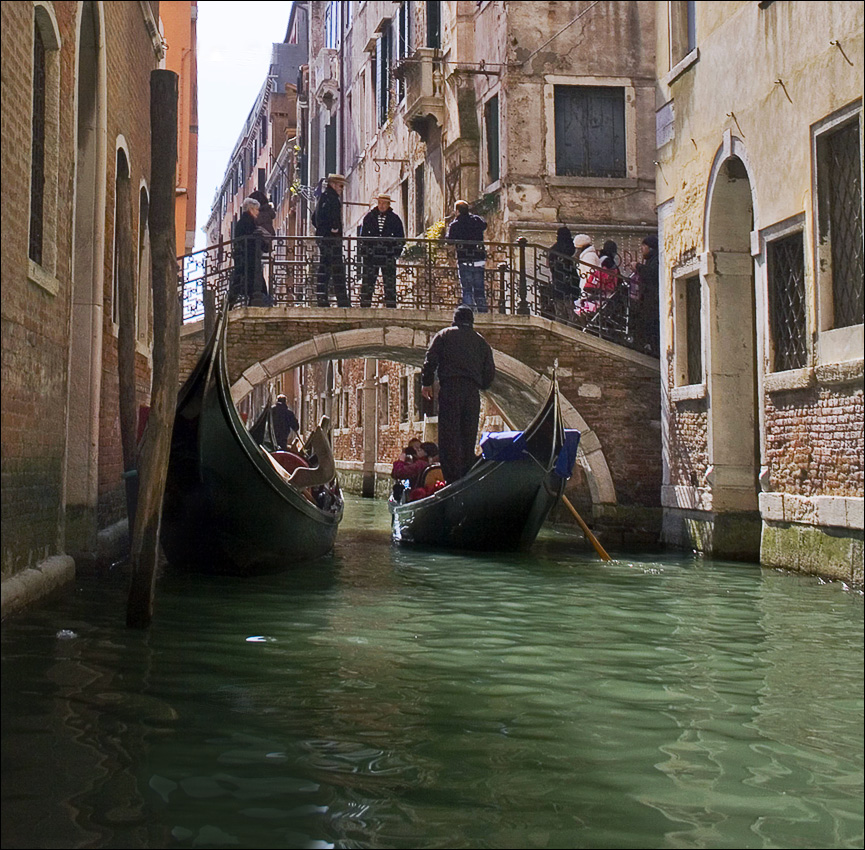 photo "Gondolas and gondoliers" tags: genre, travel, Europe