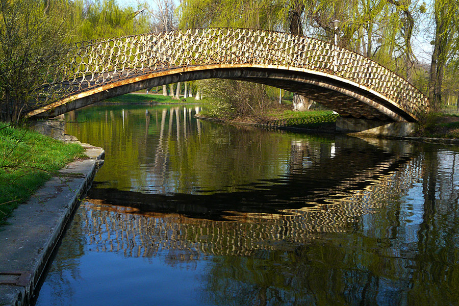 photo "Curves and reflexes" tags: landscape, bridge, lake, reflections, spring