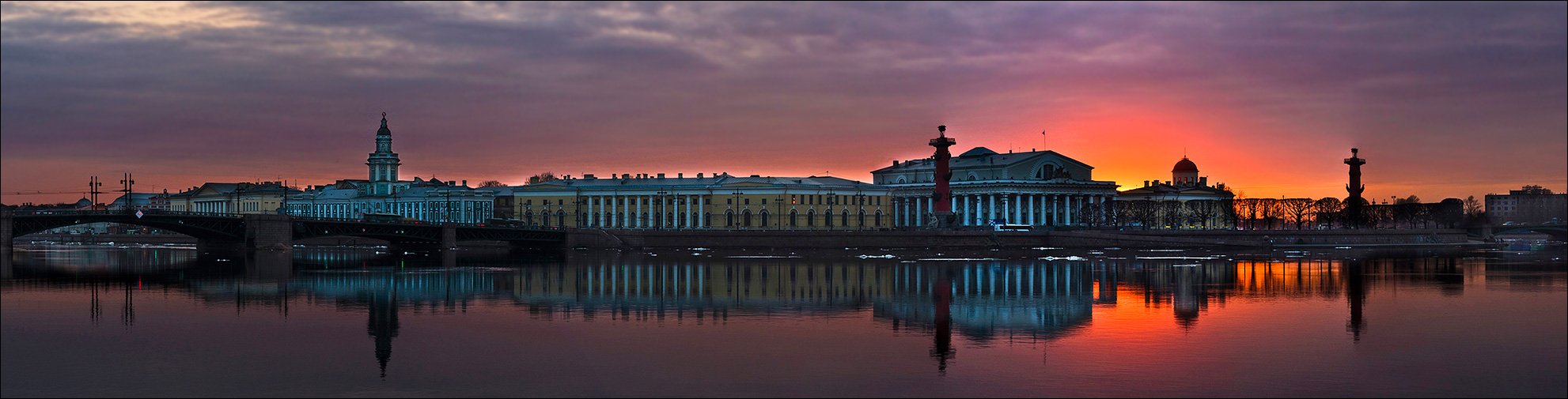 photo "Old Saint Petersburg Stock Exchange and Rostral Columns" tags: architecture, city, landscape, 