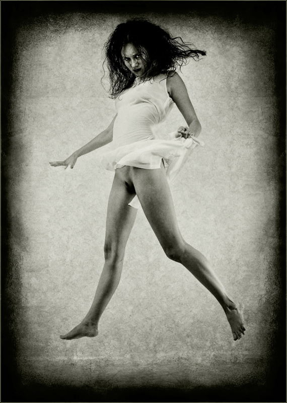 photo "Jumping Witch (Сердитая Прыгающая Девушка)" tags: nude, portrait, woman