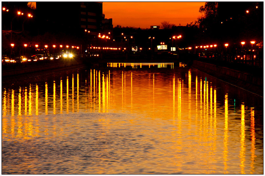 фото "Fascination night" метки: пейзаж, город, light, night, Бухарест, отражения, река