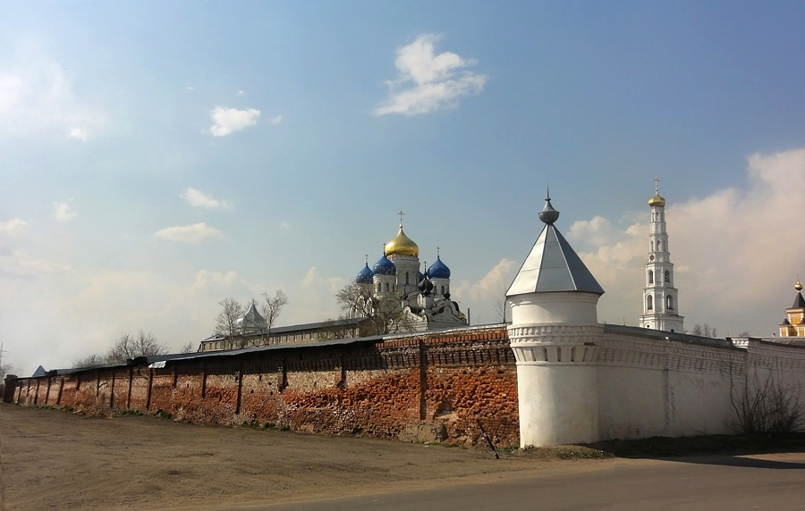 фото "Стена Николо-Угрешского монастыря" метки: архитектура, пейзаж, весна