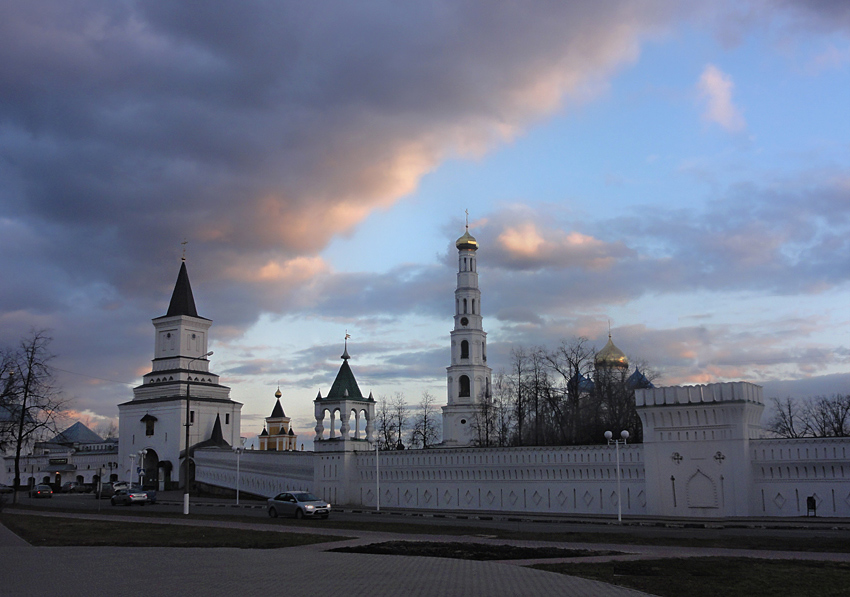 фото "Вид на колокольню Николо-Угрешского монастыря" метки: архитектура, пейзаж, весна