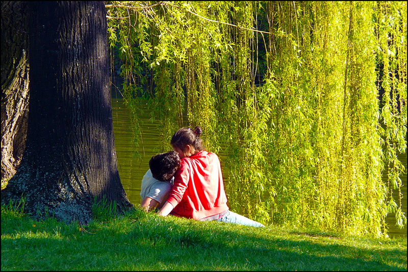 photo "Romance in the Park" tags: landscape, reporting, park, people, spring
