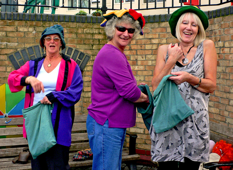 photo "Three Happy Women" tags: travel, Europe