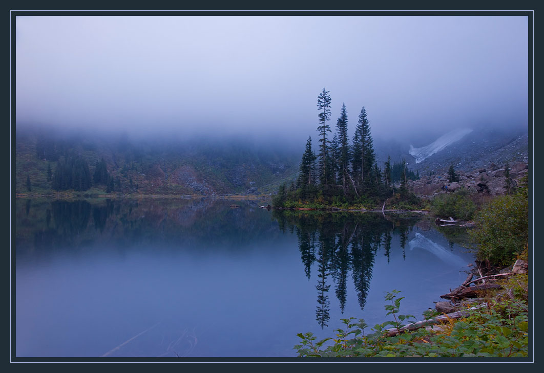 photo "Island. Fog. Pate evening." tags: landscape, mountains, water