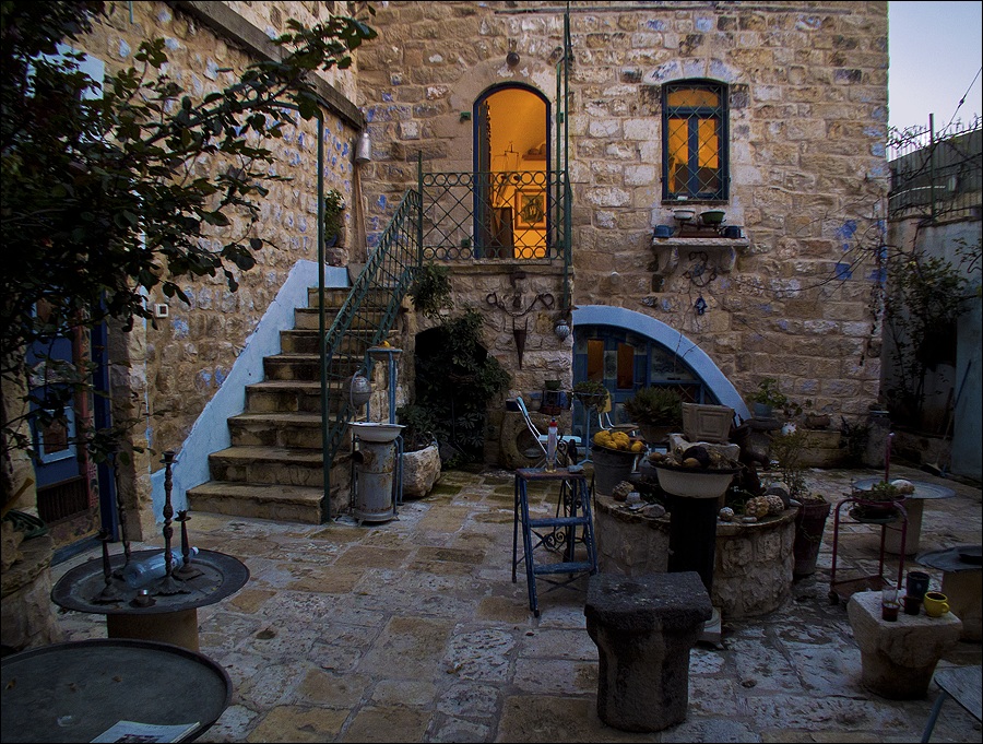 photo "Painter's abode" tags: genre, city, 