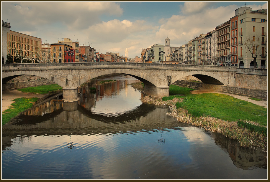 photo "Girona..." tags: architecture, city, landscape, 