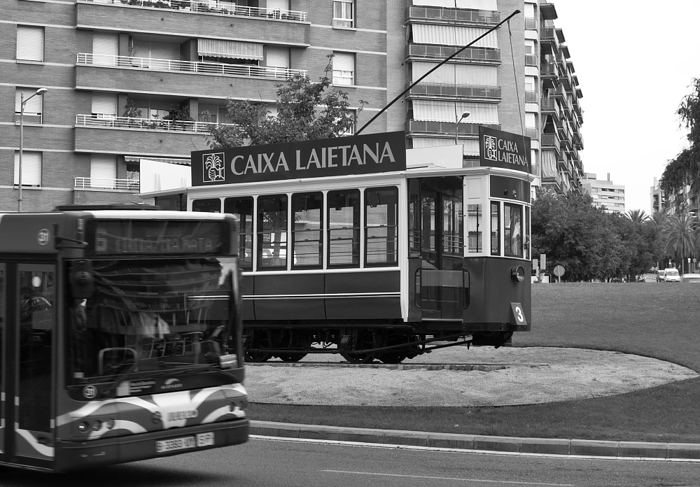 photo "***" tags: city, black&white, 