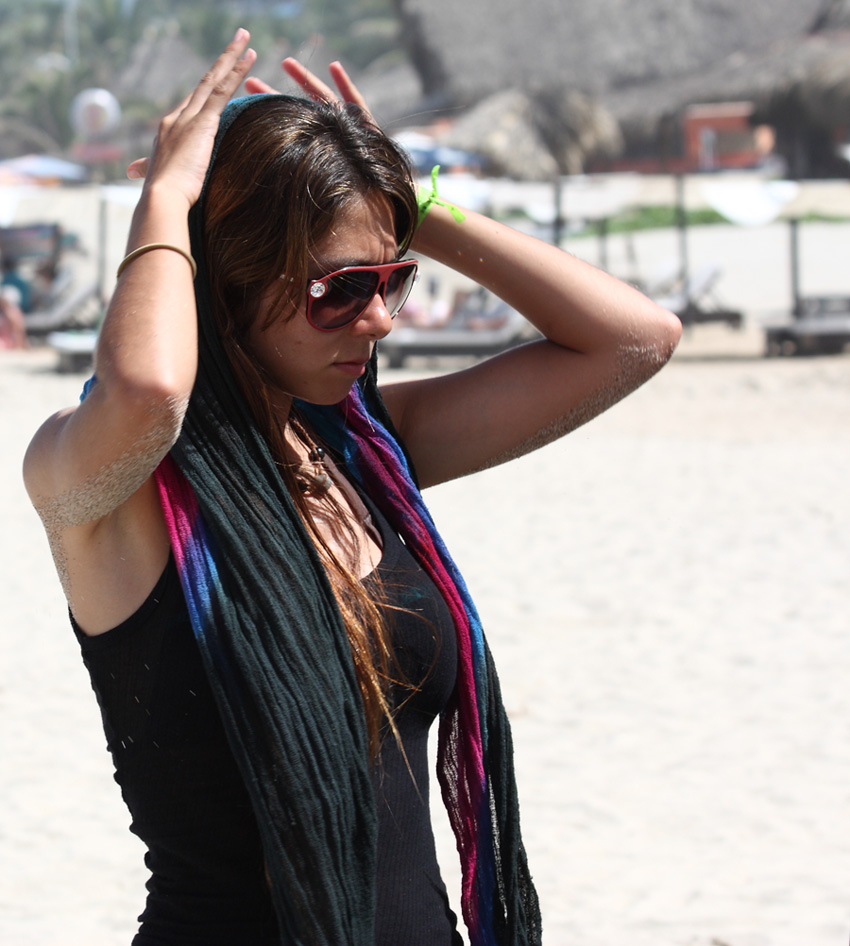 photo "Alistandose" tags: portrait, reporting, woman