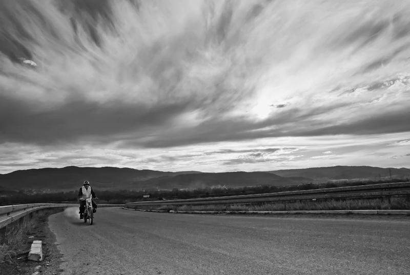 фото "Motorcycle diaries" метки: пейзаж, черно-белые, облака