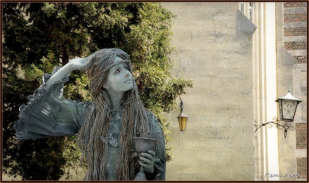 photo "Living statue 1" tags: portrait, reporting, woman