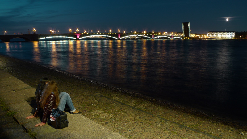 photo "The moon" tags: landscape, city, night