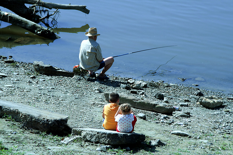 фото "Assistants grandfather" метки: репортаж, вода, люди, река