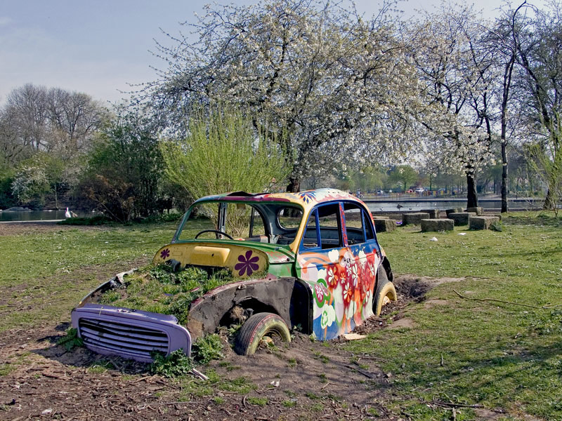 photo "Flowered Car Pot" tags: travel, Europe