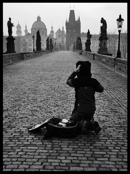photo "Karluv мост а фотограф" tags: black&white, city, 