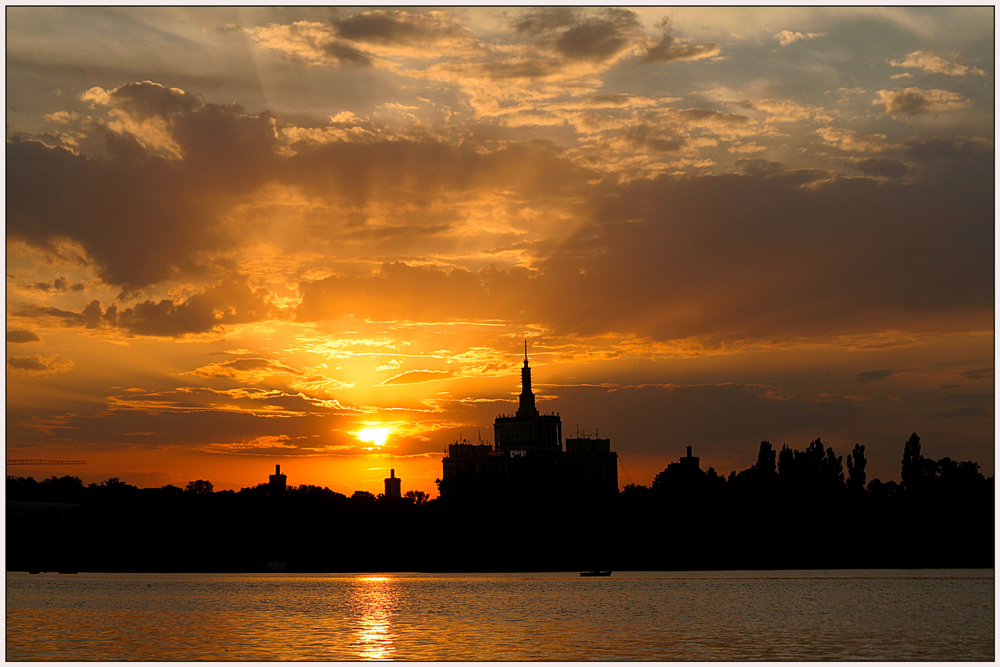 photo "Summer sunset" tags: landscape, city, Bucharest, lake, reflections, sunset